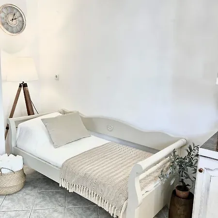 Lemon Tree Town Apartment